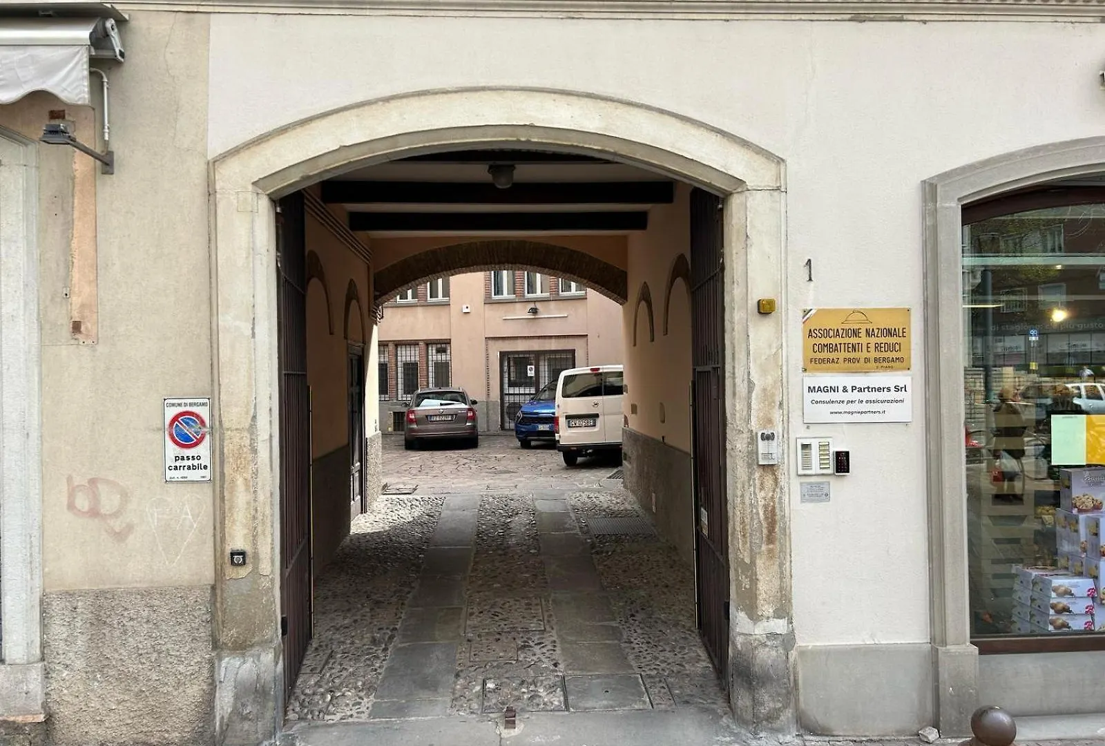 Hotel L'Affaire Du Collier Bergamo 0*,  Italia